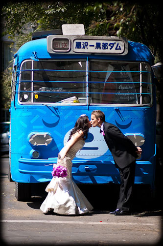Novios trolebus sesion callejera